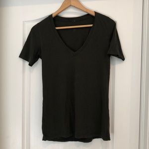 Lulu Lemon Forest Green V-Neck T size 6